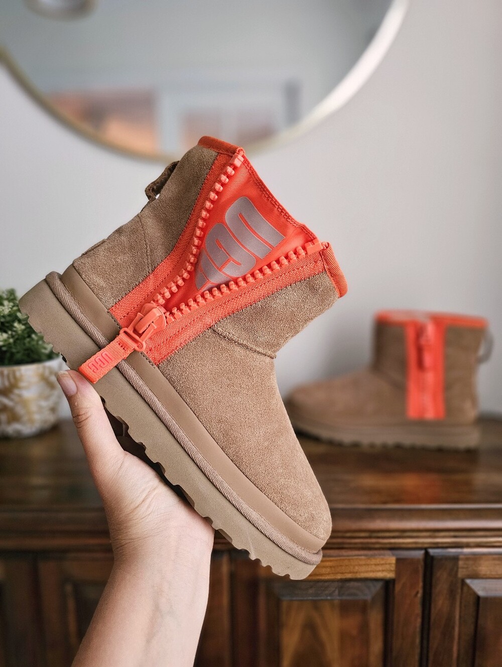 UGG Classic Mini Zipper Tape Logo Chestnut Orange Suede Boots Women’s 9